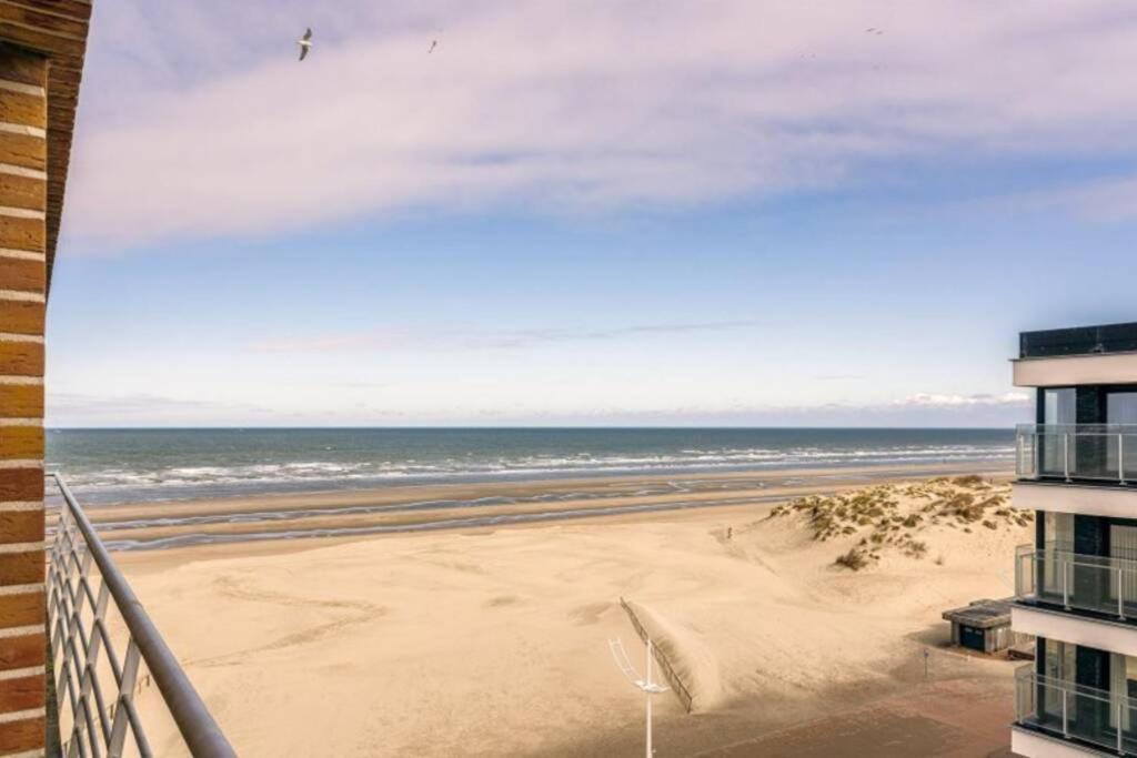 Appartment With Frontal Sea View With 3 Bedrooms Koksijde Exterior photo