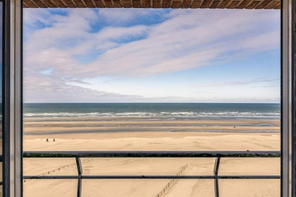 Appartment With Frontal Sea View With 3 Bedrooms Koksijde Exterior photo