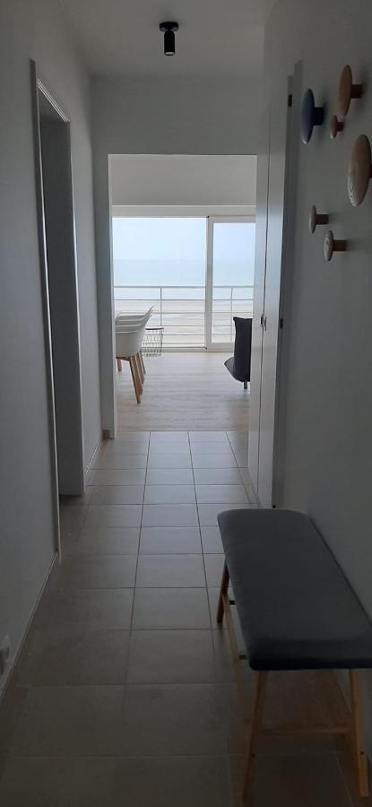 Appartment With Frontal Sea View With 3 Bedrooms Koksijde Exterior photo