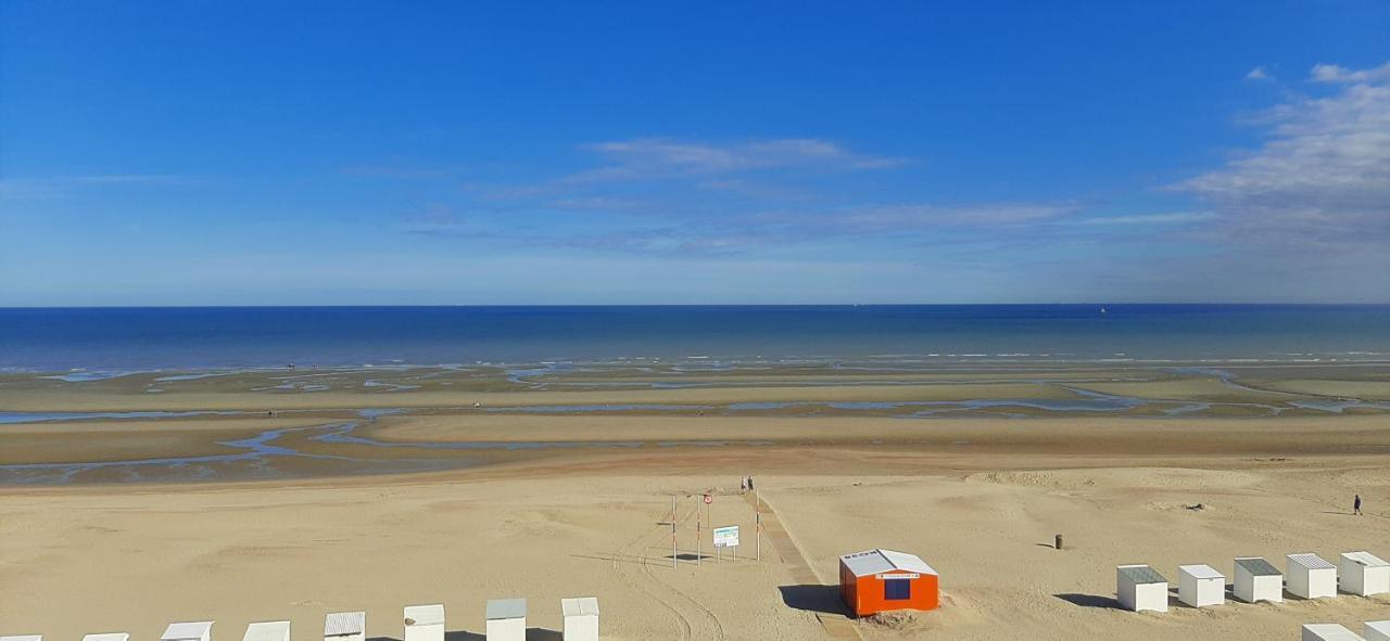 Appartment With Frontal Sea View With 3 Bedrooms Koksijde Exterior photo